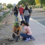 Plantan árboles para conmemorar el Día Internacional de la Biodiversidad en Rosario.