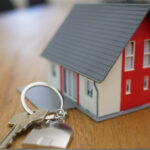 Empresarios se oponen a la legalización de invasiones de viviendas