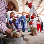 RECIBEN FAMILIAS INDÍGENAS DE GUASAVE APOYOS ALIMENTICIOS DE MANOS DE LA DRA. ENEYDA ROCHA