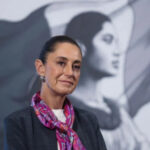 Sheinbaum llama a la humildad tras las vacaciones de Monreal en España