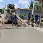Avanza la pavimentación de la calle Gilberto Owen en Rosario.