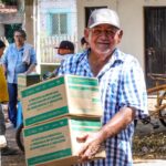 FAMILIAS DE LOS CAMPOS PESQUEROS OHUIRA Y BACOREHUIS RECIBEN DESPENSAS DE DIF SINALOA.