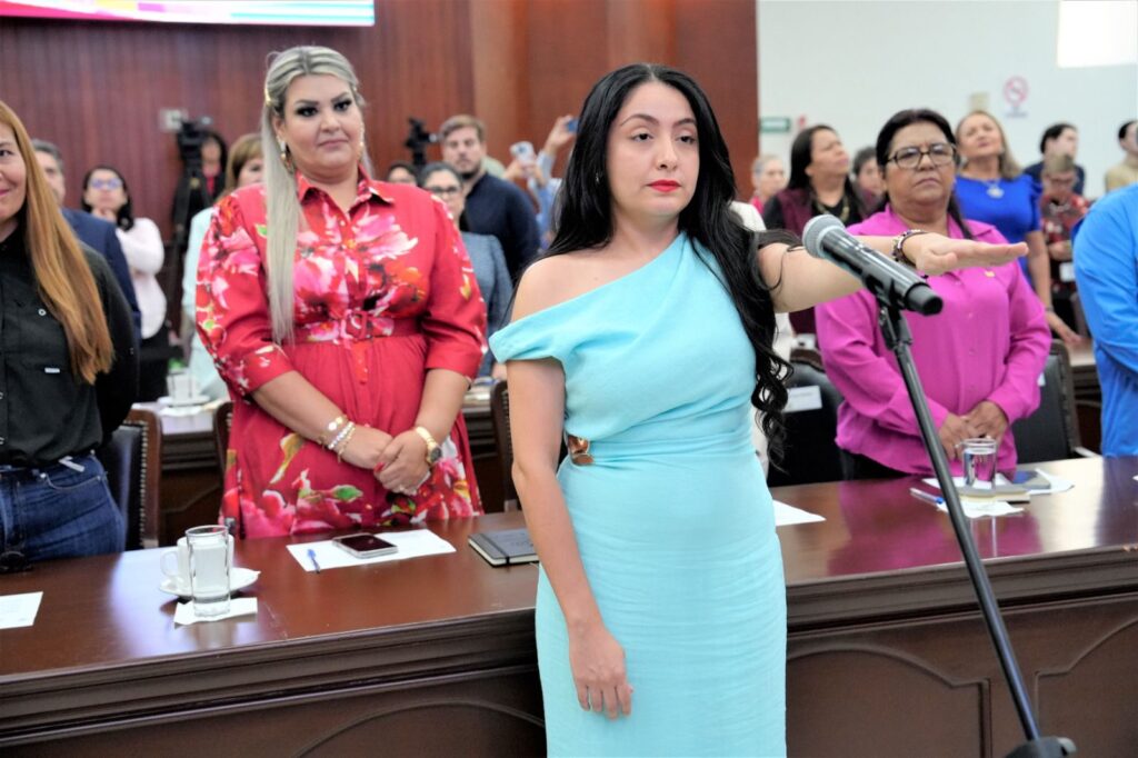 Ante el Pleno del Congreso rinde protesta titular de la UTE para un nuevo período de cuatro años