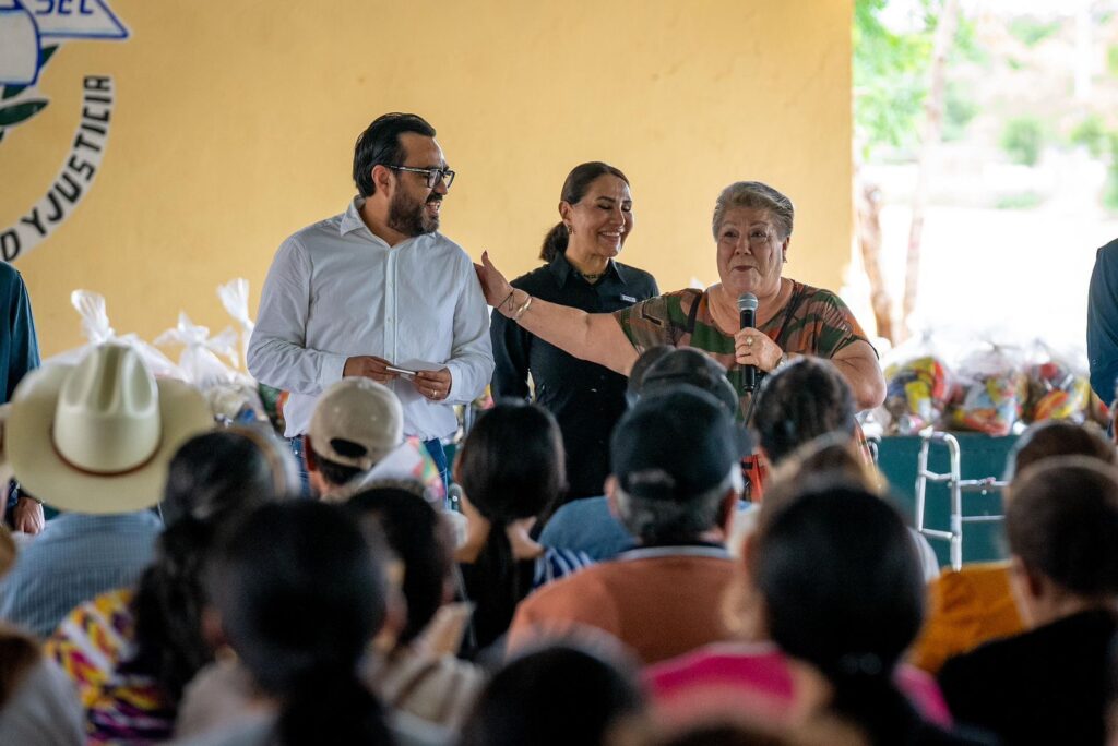 Juan de Dios Gámez dialoga y hace nuevos compromisos con familias de Laguna de Canachi