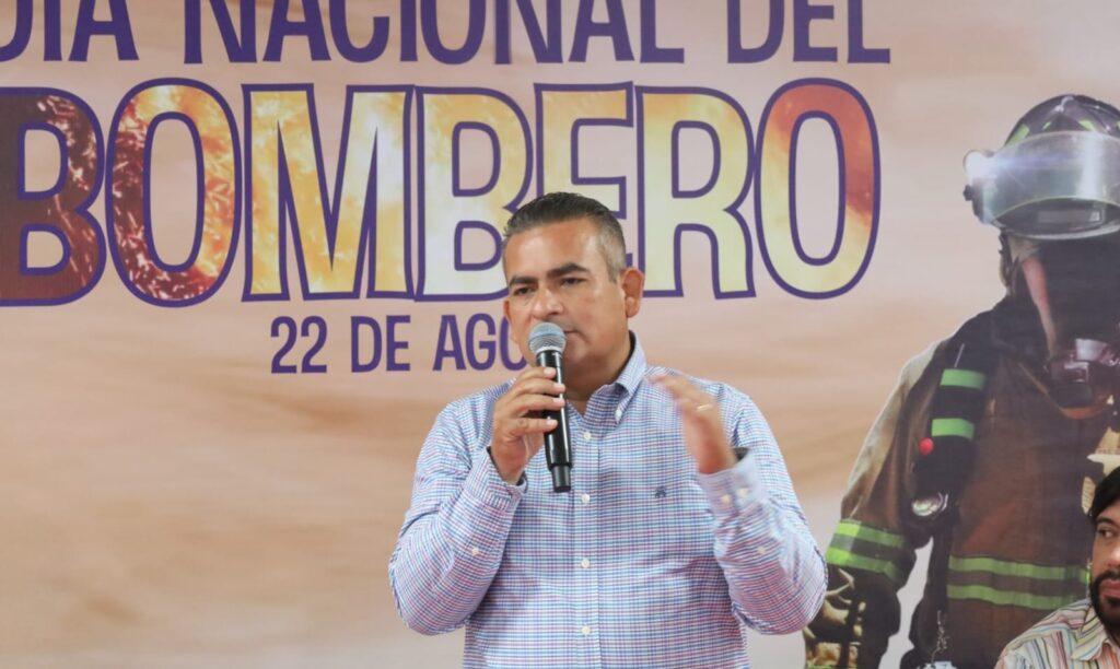 Dr. Jorge Rosario Bojórquez Berrelleza refrenda apoyo económico mensual a Bomberos de Navolato