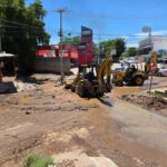 Brigada del Ayuntamiento y PC realiza labores de retiro de basura y escombro en calles y canales de Culiacán 