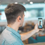 Ciberdelincuentes usan videollamadas en WhatsApp para robar cuentas y extorsionar usuarios