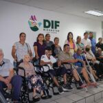DIF Culiacán entrega sillas de ruedas a personas en situación vulnerable