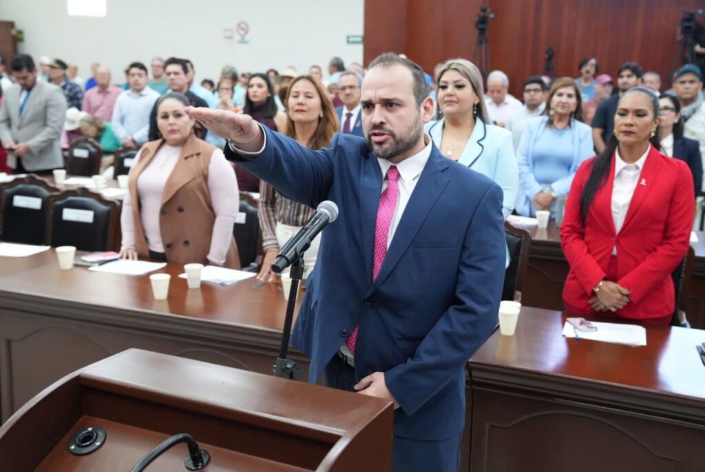 Reeligen a Magistrado de Sala Regional del TJA; le toman protesta