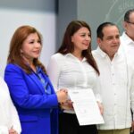Sepyc entrega 165 Becas Comisión a docentes de Básica para profesionalización