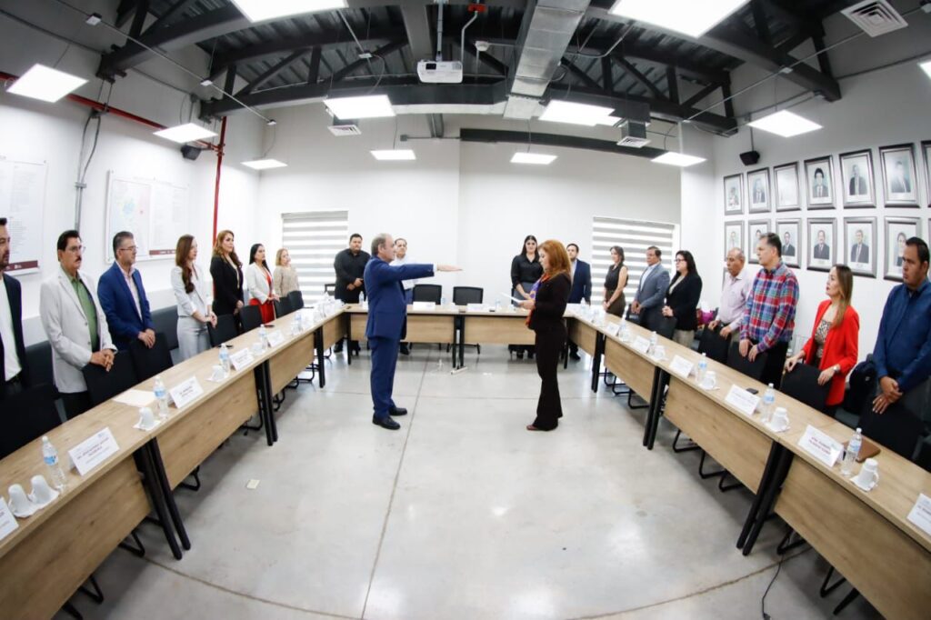 Ratifica Junta Directiva de COBAES la gestión de Santiago Inzunza Cázares al frente del Colegio