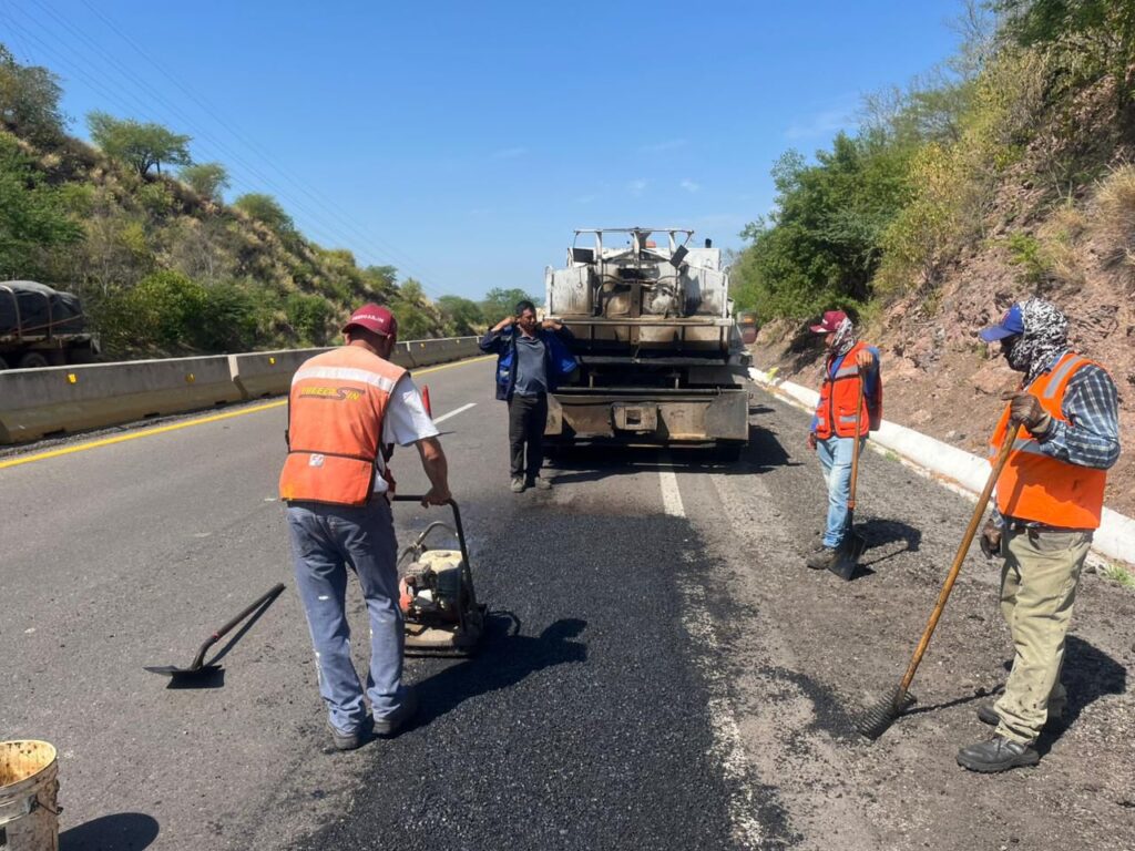 Gobierno del Estado suma 26 millones de pesos invertidos en bacheo de carreteras