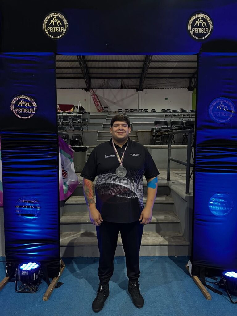 Obtiene medalla de plata Paúl Moralesen el Grand Prix de Luchas Asociadas