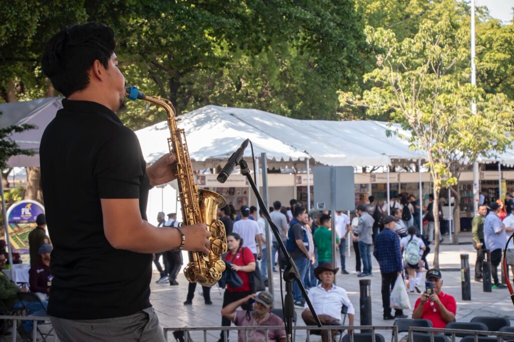 Melodías, talento local y emoción musical en el segundo día de la FIL Culiacán 2025