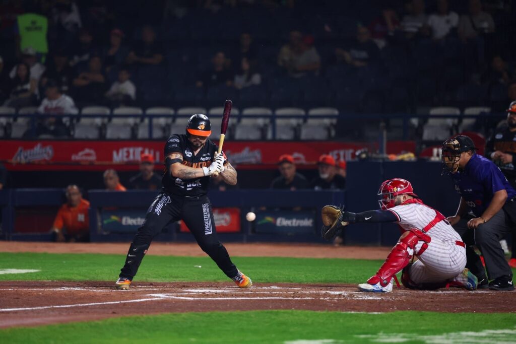 Touki Toussaint pinta de Naranja el Nido y guía a Hermosillo a la serie
