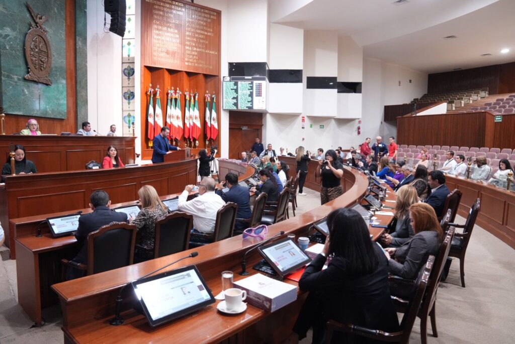 Dan lectura a dos iniciativas en Congreso, una propone sancionar uso de blindaje artesanal