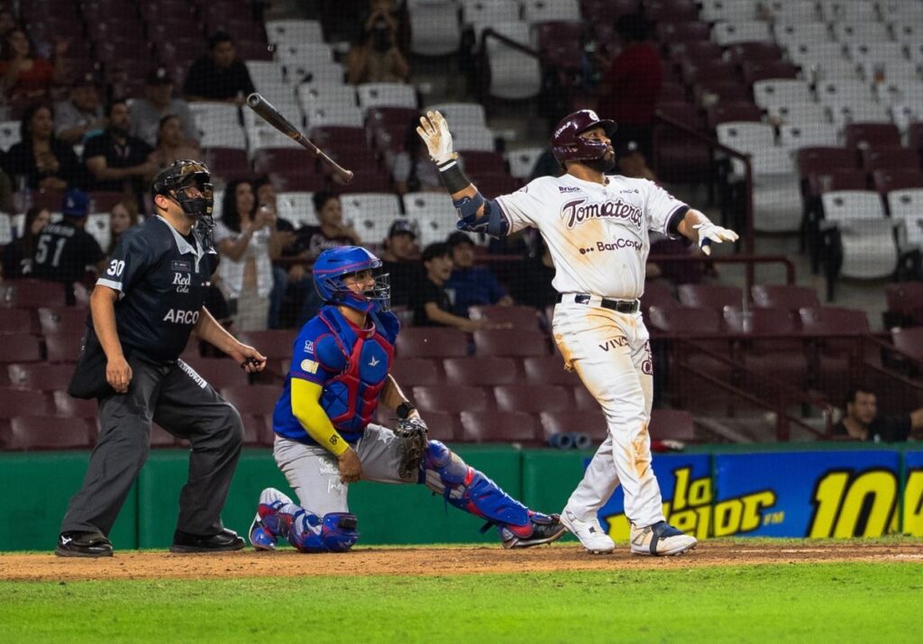 Jon Singleton firma una remontada épica con jonrón de oro ante Charros