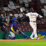Jon Singleton firma una remontada épica con jonrón de oro ante Charros