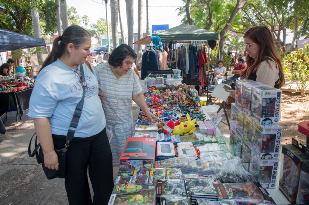Convención JugueCon reúne a emprendedores y amantes de la lucha libre en Culiacán