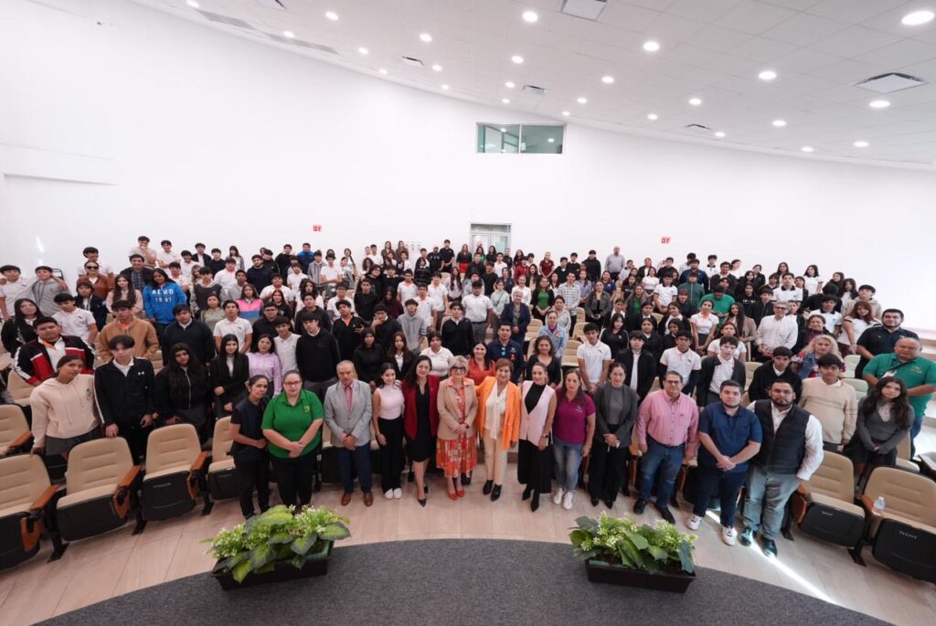 Diputada Tere Guerra platica de prevención de violencia de género con jóvenes del CECyTE