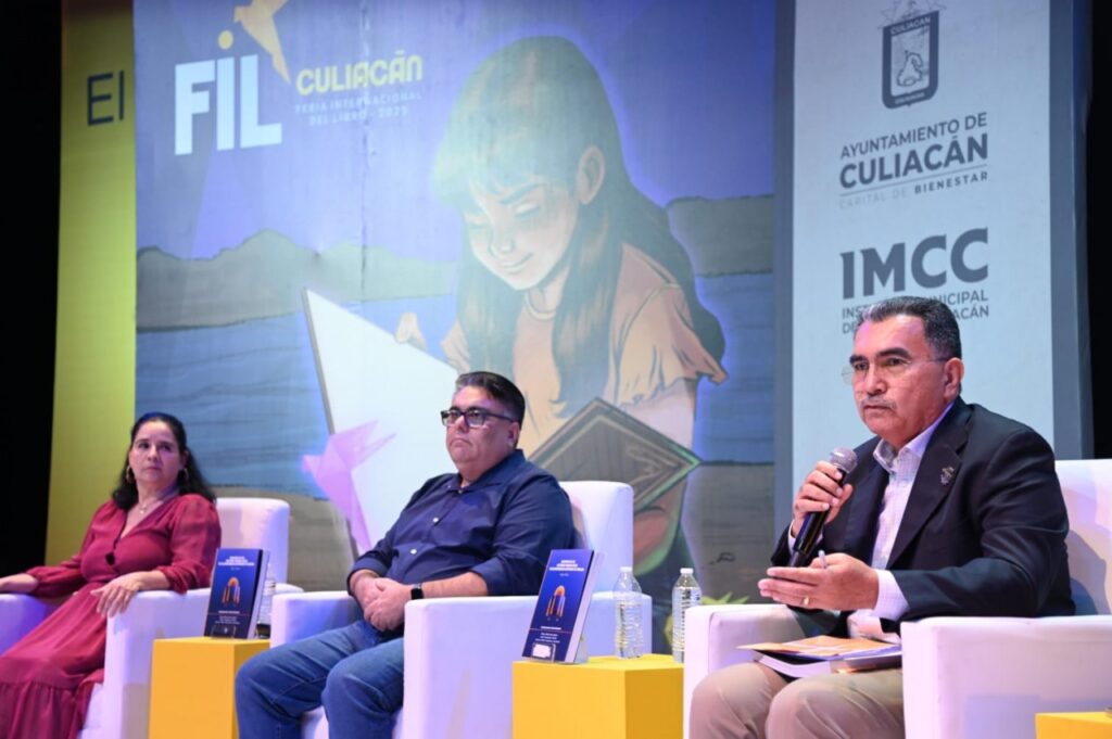 Presenta la UAS libro que rescata los discursos de las 40 personalidades que han recibido el Grado Doctor Honoris Causa por parte de la Casa Rosalina