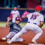 Águilas deja tendidos a Tomateros en la décima y cierra la primera vuelta en el sexto lugar