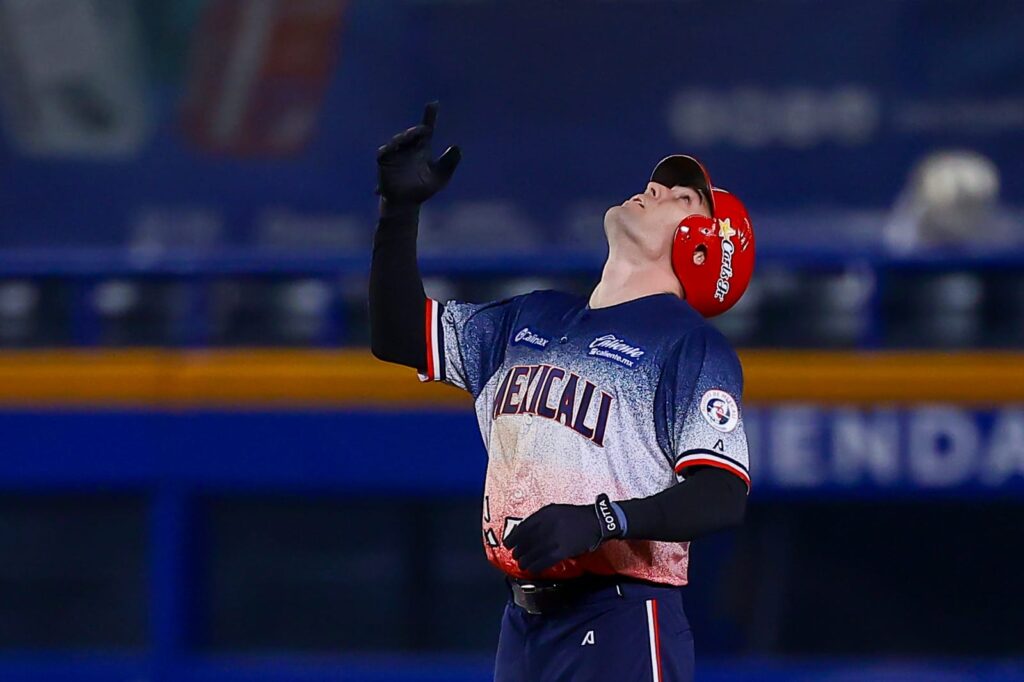 Águilas golpea temprano y resiste la reacción de Charros para llevarse el primero en Zapopan