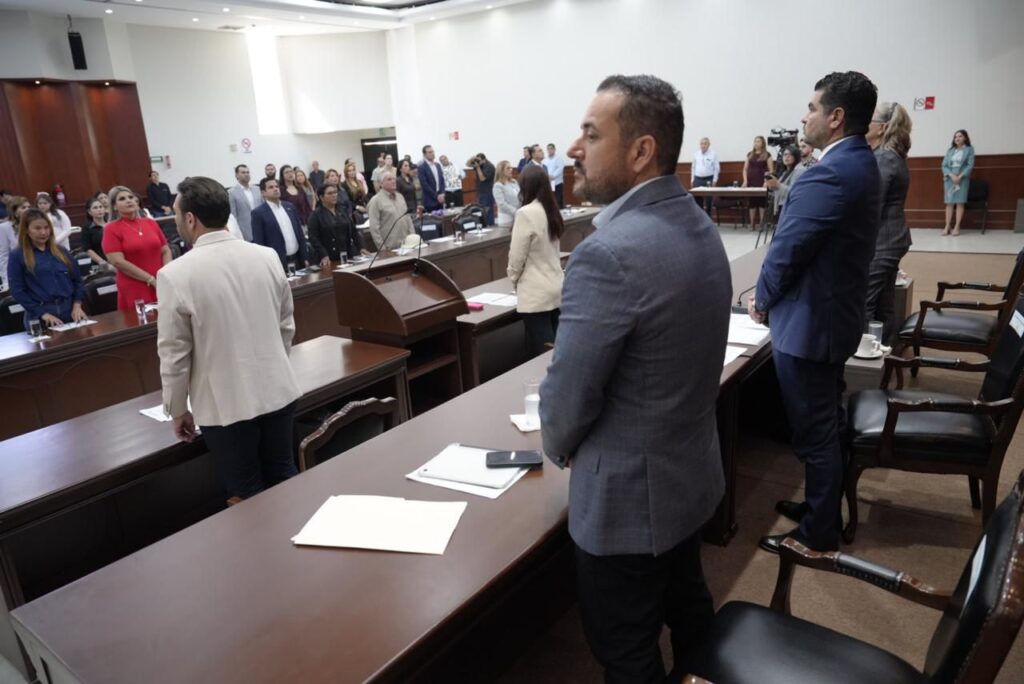 Guarda Congreso de Sinaloa minuto de silencio en memoria de Carlos Manzo