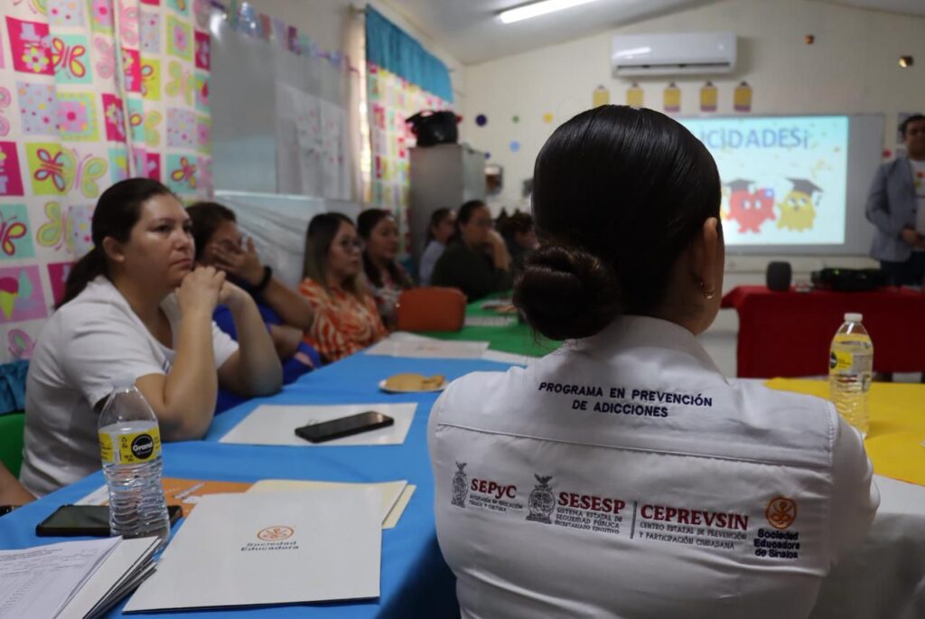 Capacitan a madres y padres de familia para la prevención de adicciones