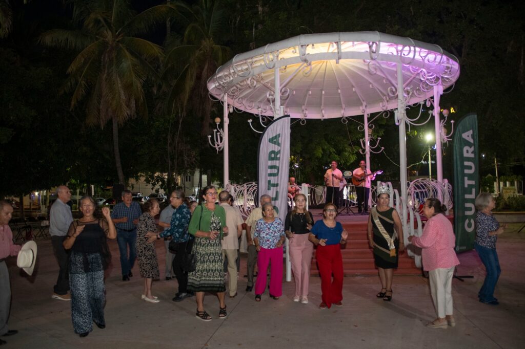 Tardes de Bolero regala una velada alegre en la Gabriel Leyva