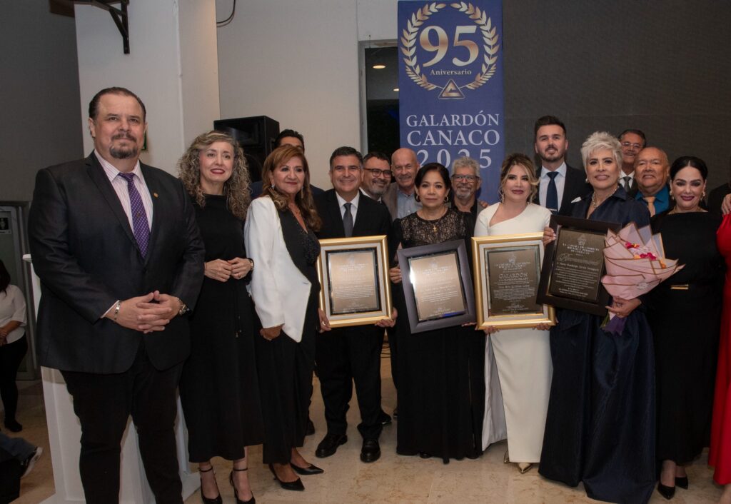 Expo Empresarial y Galardón 2025 reconoce a figuras destacadas del comercio en Culiacán