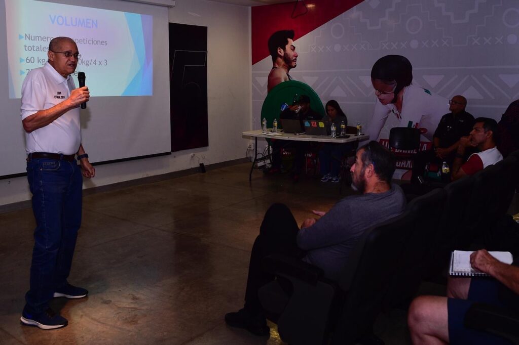 FORTALECE ISDE A SUS ENTRENADORES CON CAPACITACIONES ESPECÍFICAS