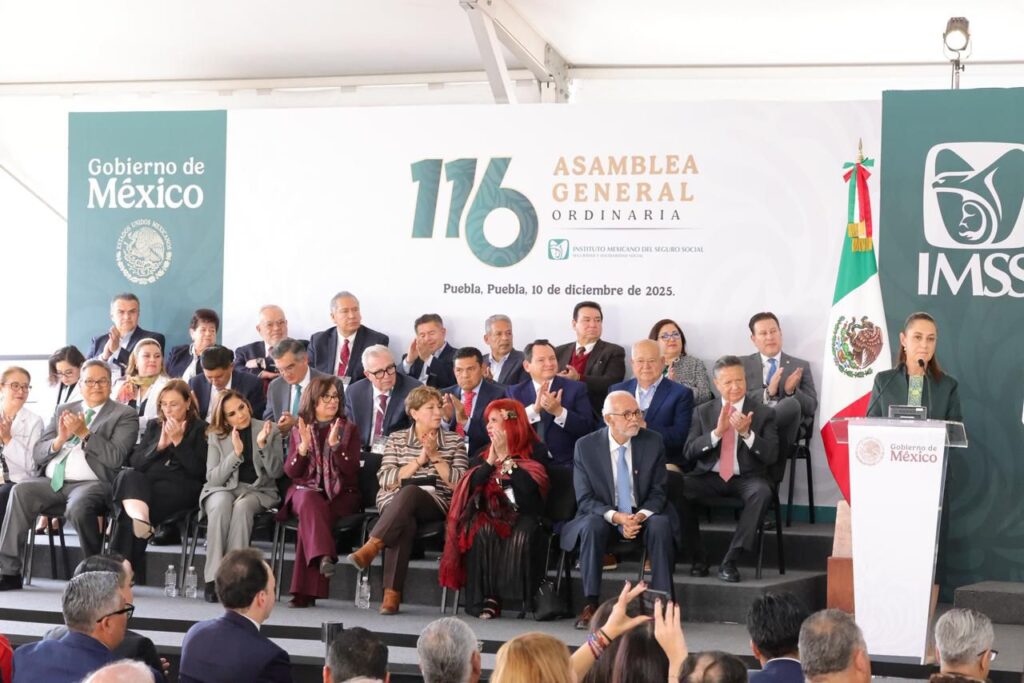 Asiste Gobernador Rocha Moya a Asamblea General Ordinaria del IMSS, encabezada por la presidenta Claudia Sheinbaum