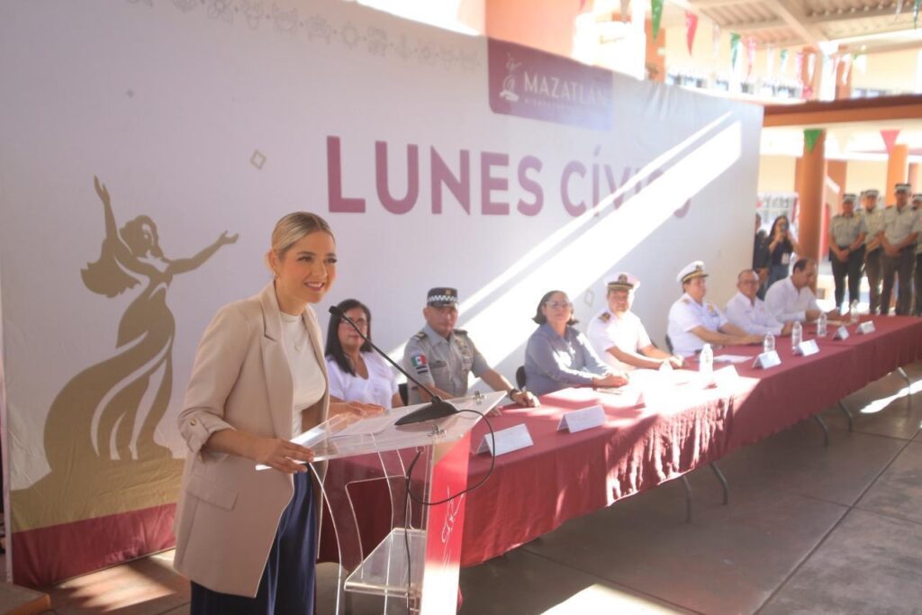 Encabeza Estrella Palacios el Lunes Cívico en la Primaria General Ángel Flores