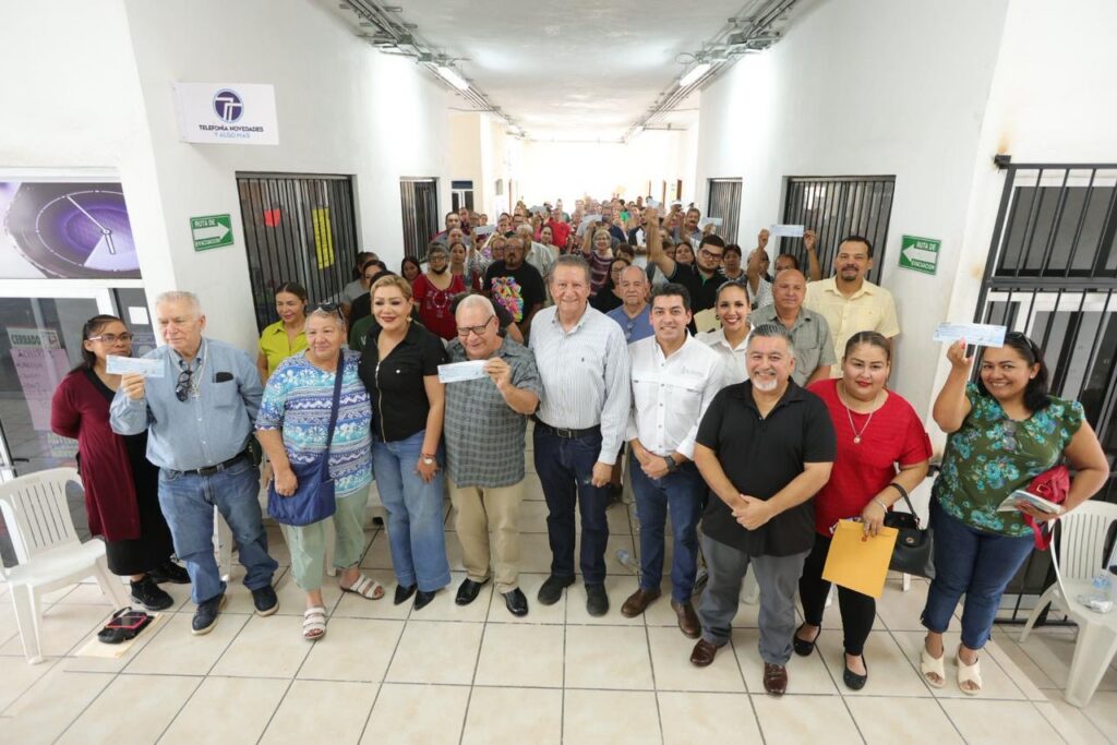 Gobierno de Sinaloa atiende solicitud de locatarios de El Rosario con apoyos para cerrar el año