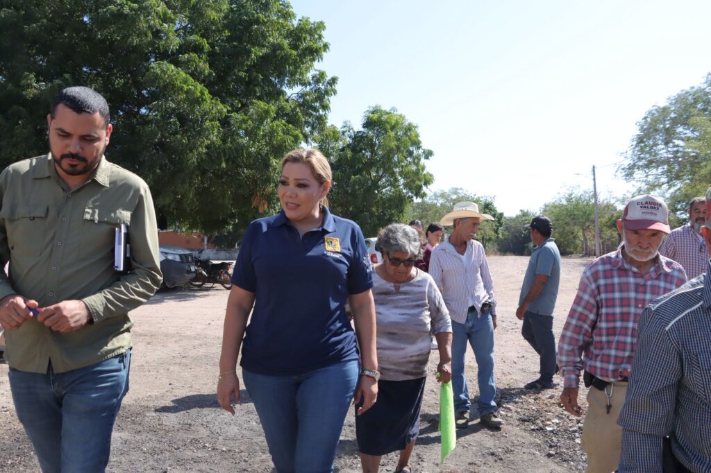 Claudia Valdez inicia la rehabilitación del sistema de agua potable en la comunidad Pozos Labrados.