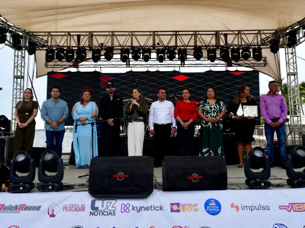 Mas de 8 mil personas disfrutan de la Gran Fiesta del Ostión en la explanada del Malecón de Altata