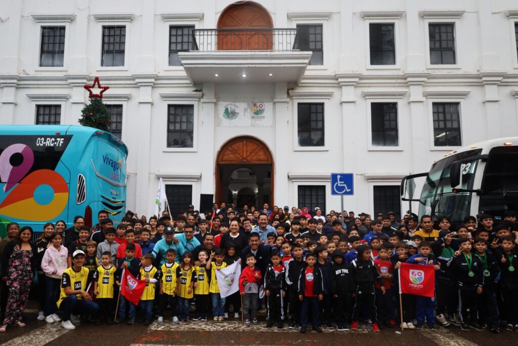 Ayuntamiento de Navolato respalda con transporte a los equipos campeones que competirán en el Torneo de los Barrios