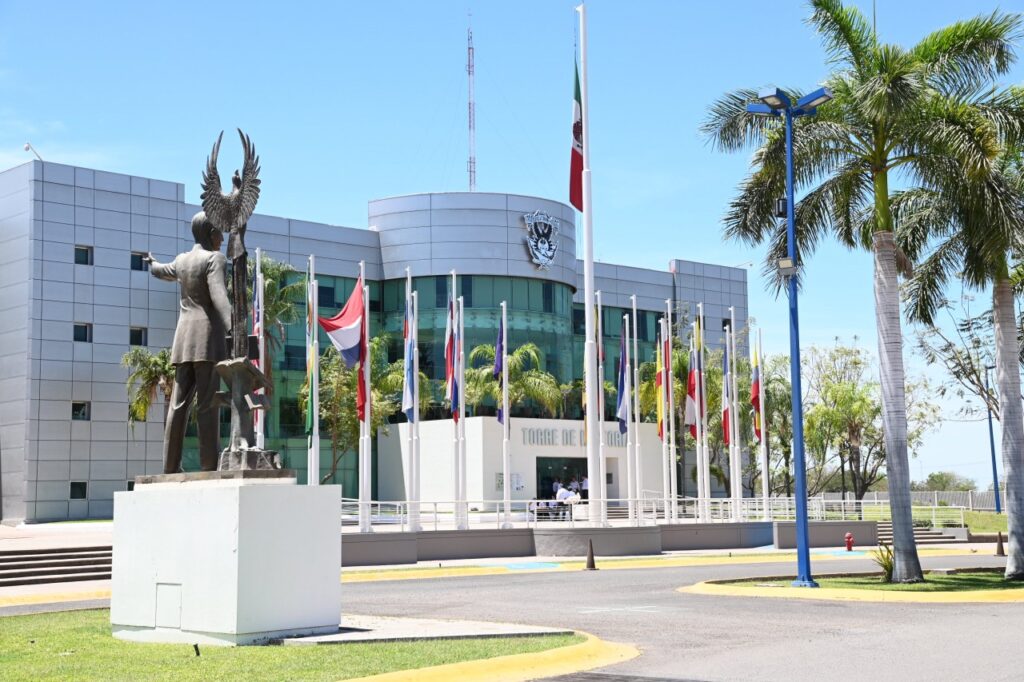 Acudirá el Rector Jesús Madueña a la Secretaría de Hacienda, junto con el titular de ANUIES y rectores de otras universidades, sumando esfuerzos para gestionar apoyos extraordinarios para el cierre de año