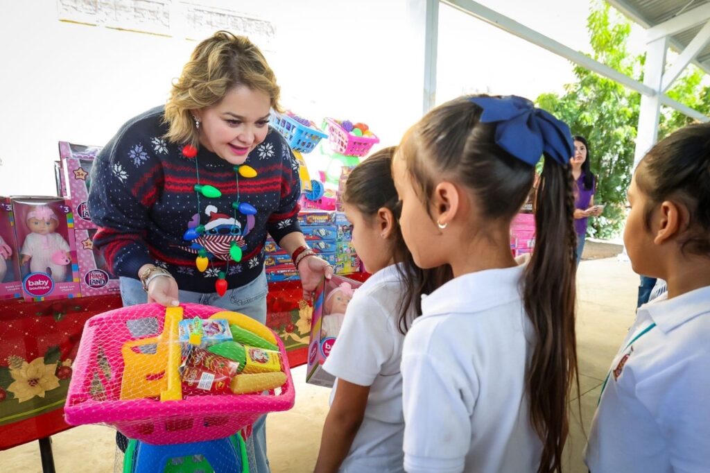 La Caravana Navideña del DIF Sinaloa lleva sonrisas y apoyos invernales a Mazatlán y Concordia
