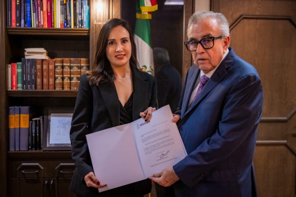 Gobernador Rocha toma protesta a Sandra Angulo Cázarez como secretaria de Transparencia y Rendición de Cuentas