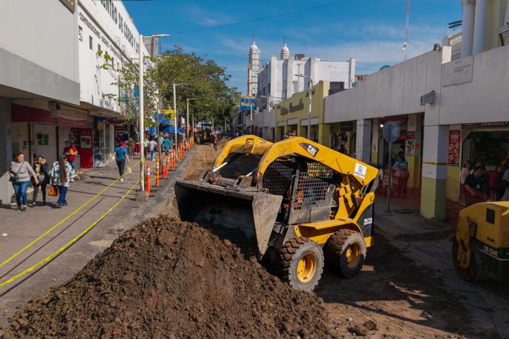 Inicia la primera etapa de reparación de la superficie de rodamiento de concreto estampado en el centro de la ciudad