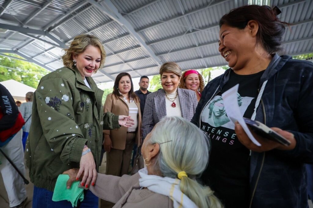 Acerca DIF Sinaloa servicios de salud y asistencia social con Brigada del Bienestar en Nío, Guasave