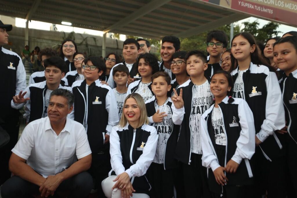 Ratifica Estrella Palacios apoyo al deporte en el Abanderamiento de la Delegación Mazatlán que encarará la etapa estatal de la Olimpiada Nacional CONADE