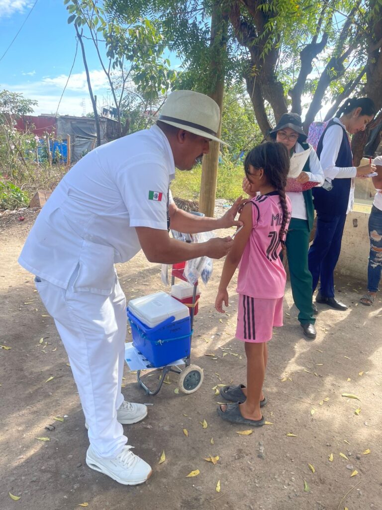 Secretaría de Salud supervisa campaña de vacunación contra el sarampión en el sur del estado