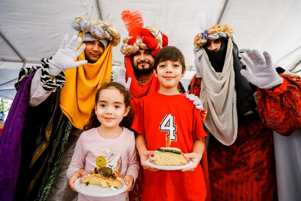 Celebra DIF Sinaloa la magia de los Reyes Magos en la Explanada de Palacio de Gobierno