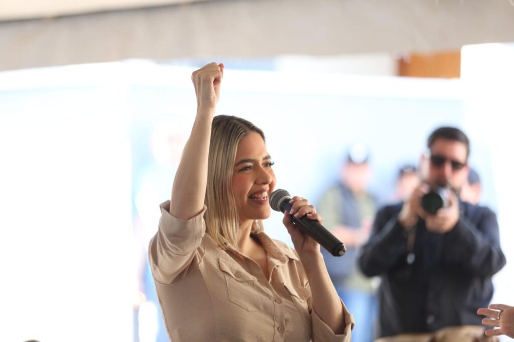 Estrella Palacios encabeza la primera jornada del año de “Contigo Mazatlán” en Villa Galaxia