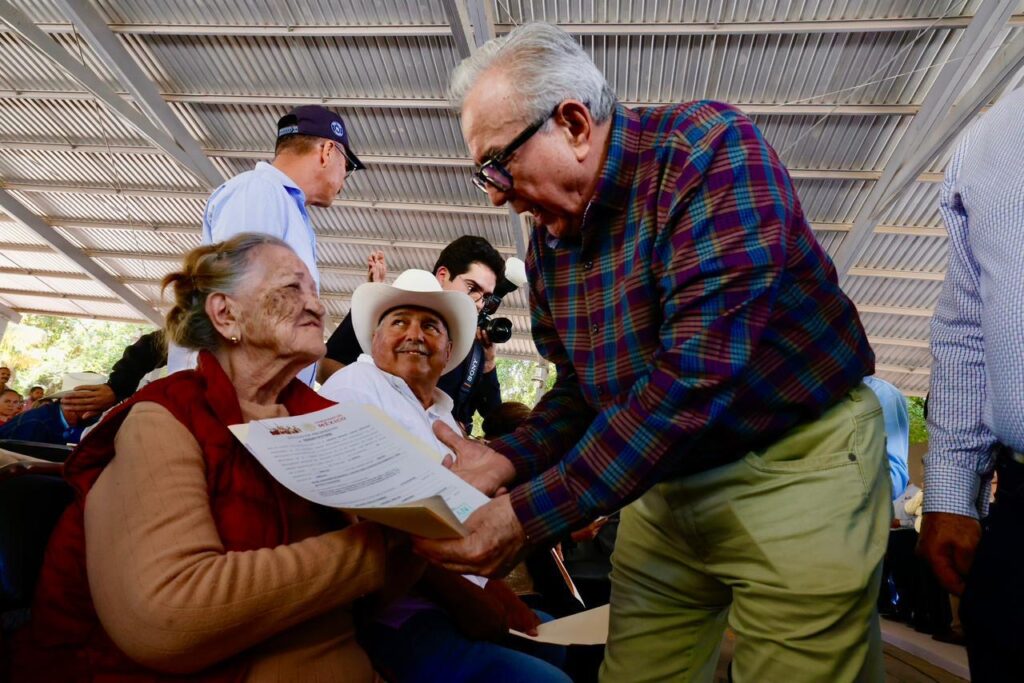 Vamos a seguir apoyando a los tianguistas; afirma Gobernador Rocha, al encabezar entrega de apoyos