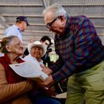 “Reciban con felicidad documentos que les brindan certeza jurídica”; expresa gobernador Rocha a familias sinaloítas