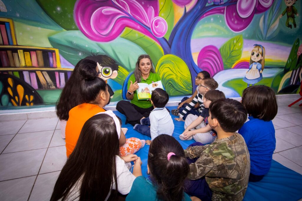 La hora del cuento despierta la imaginación infantil en la Biblioteca Rosa María Peraza